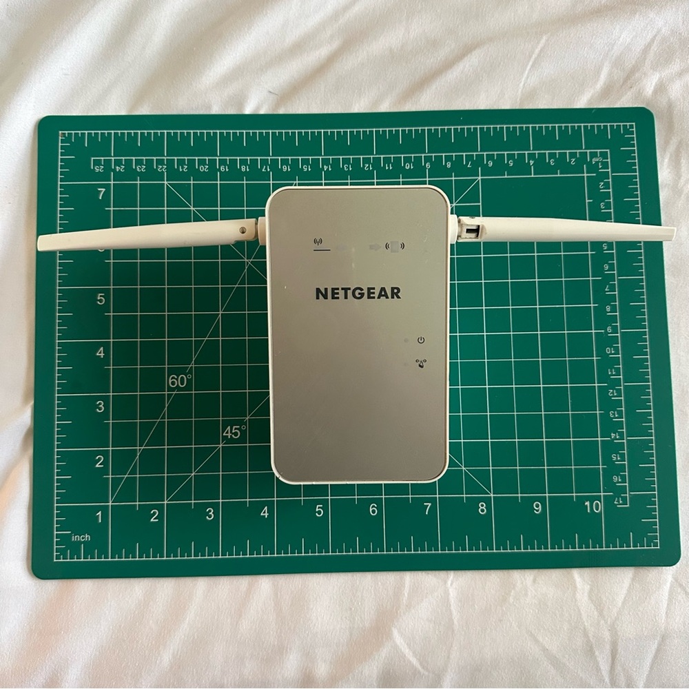 NETGEAR Gray WiFi Range Extender - Picture 3 of 6